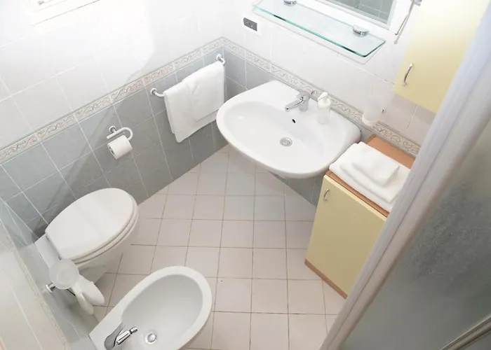 Marena: Vista Lago, Giardino, Parcheggio 贝拉焦