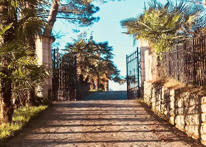 Marena: Vista Lago, Giardino, Parcheggio *