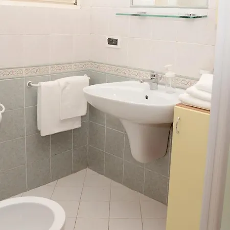 Ferienhaus Marena: Vista Lago, Giardino, Parcheggio